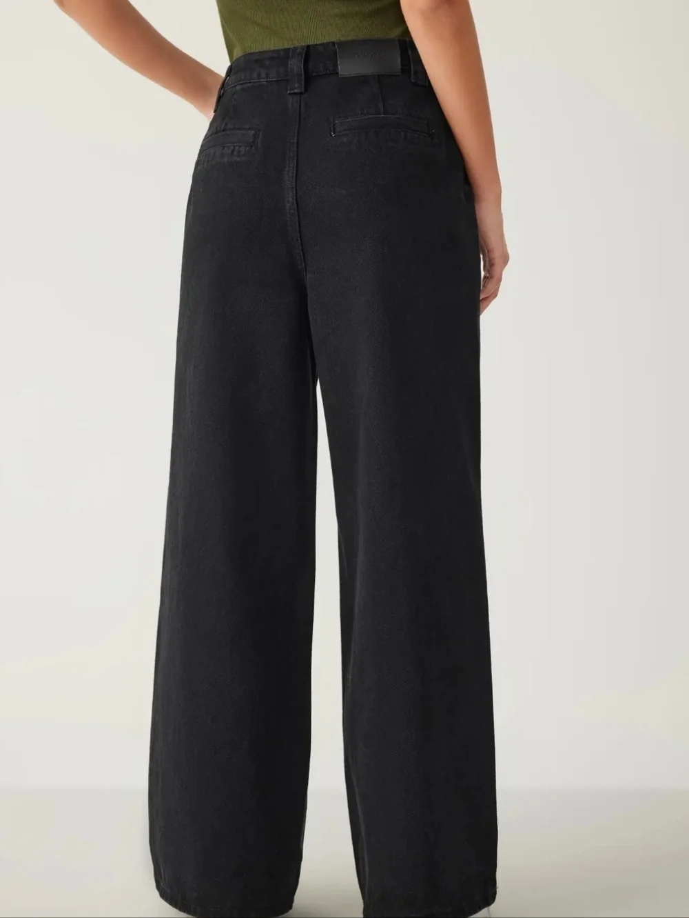 Cider High-Waisted Wide Leg Pleated Jean Black XXS
